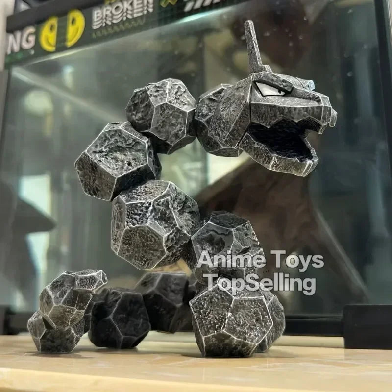 Figura detalhada de Onix com 14cm de altura em PVC, ideal para colecionadores e fãs da série Pokémon.