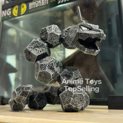 Figura detalhada de Onix com 14cm de altura em PVC, ideal para colecionadores e fãs da série Pokémon.