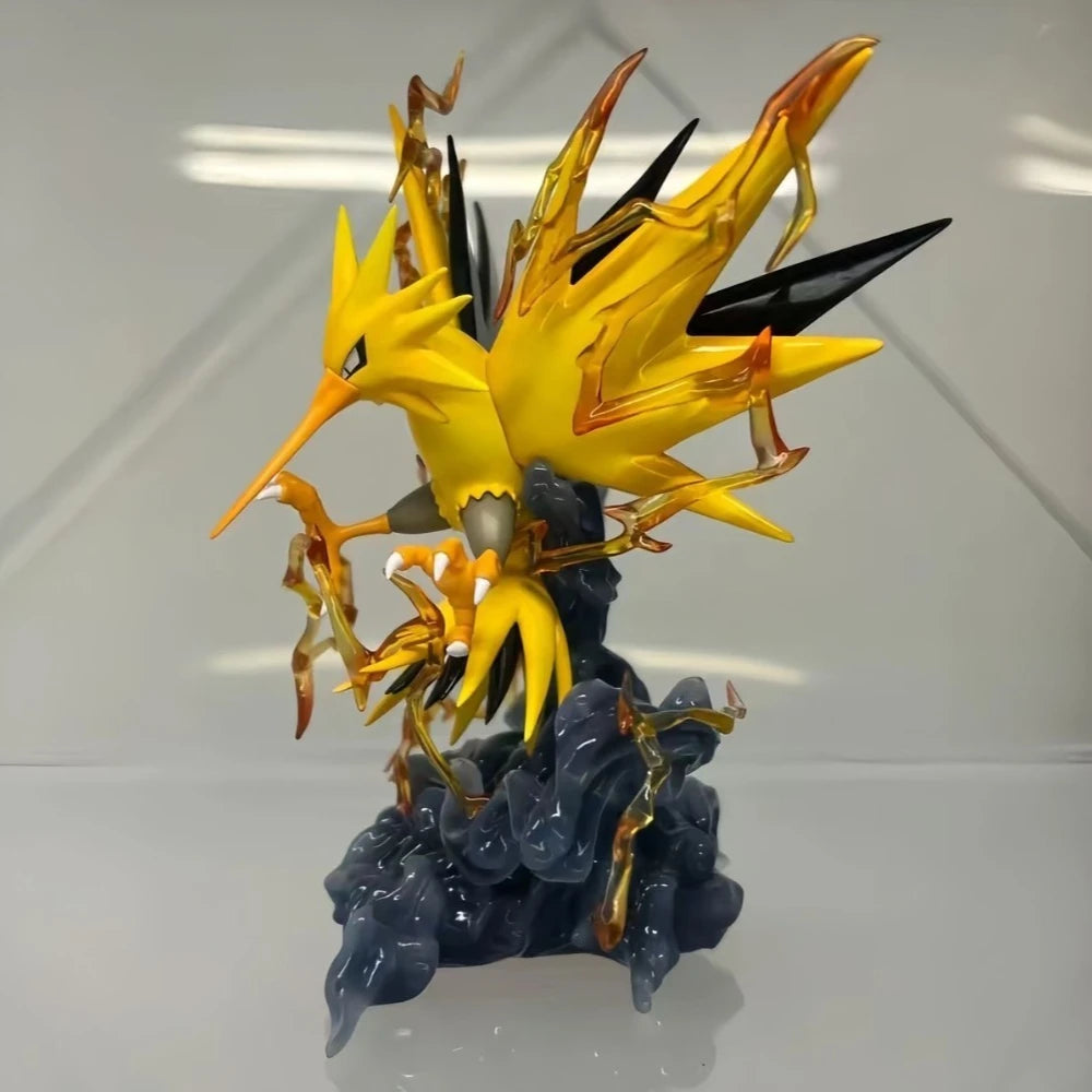 Figura detalhada de Zapdos com cerca de 15.5cm, perfeita para colecionadores e fãs do universo Pokémon.