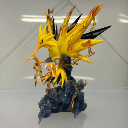 Figura detalhada de Zapdos com cerca de 15.5cm, perfeita para colecionadores e fãs do universo Pokémon.